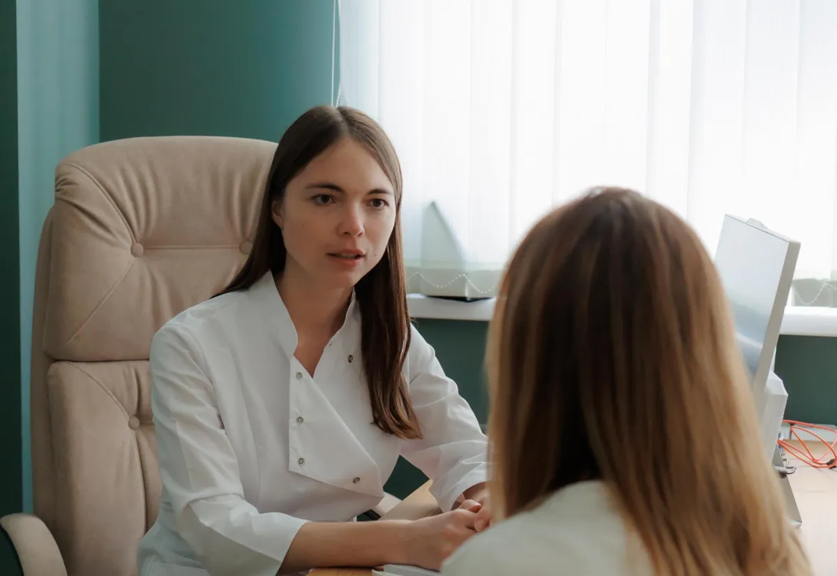 Почему болит голова после отдыха и что с этим делать